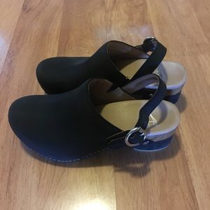 Dansko Marty Black Milled Newbuck Sz 36